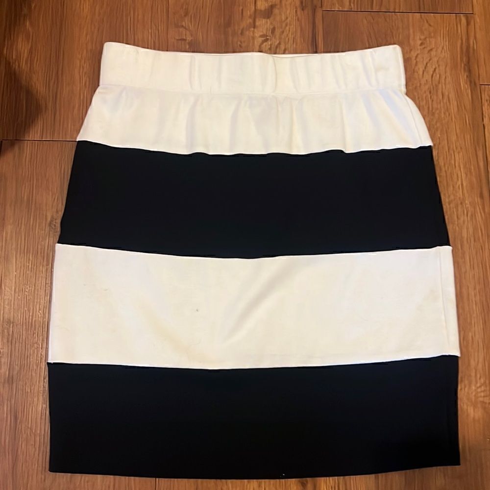 Black and White Cotton Skirt BRAND NEW Never Worn Size Small Aqua Stretch